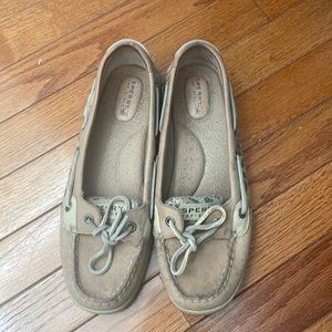 Sperry boat shoes size 8